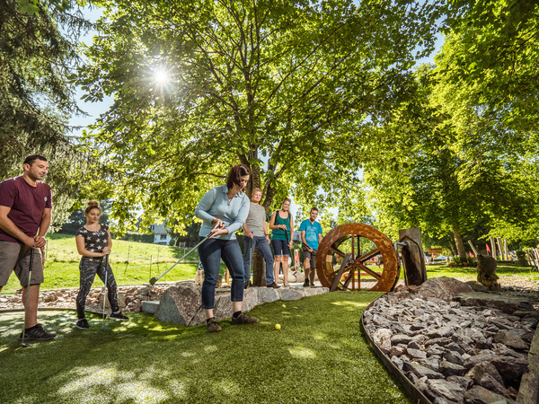 Familie im Abenteuer Golfpark Hochschwarzwald, � Abenteuer-Golfpark Hochschwarzwald 