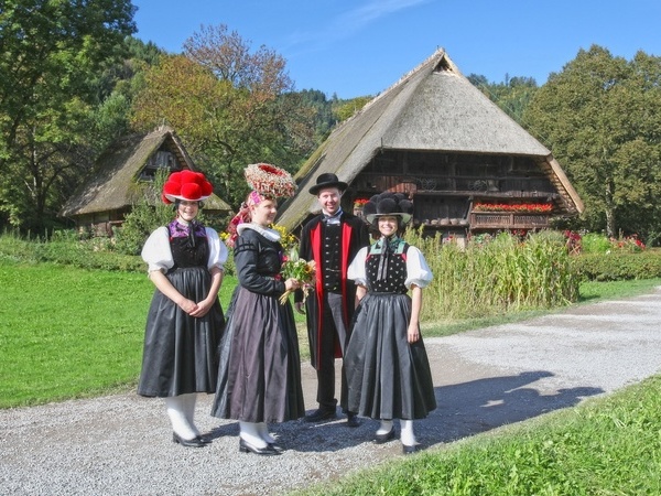 Traditionelle Trachten im Freilichtmuseum Vogtsbauernhof � Schwarzw�lder Freilichtmuseum Vogtsbauernhof
