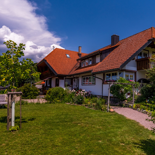 Ferienhof Wuchner mit Garten - Unser Bauernhof liegt inmitten eines schönen Wandergebietes in ruhiger und sonniger Lage. Spielplatz, Liegewiese, hofeigene Produkte! Ferienhof Wuchner mit Garten - Unser Bauernhof liegt inmitten eines schönen Wandergebietes in ruhiger und sonniger Lage. Spielplatz, Liegewiese, hofeigene Produkte!