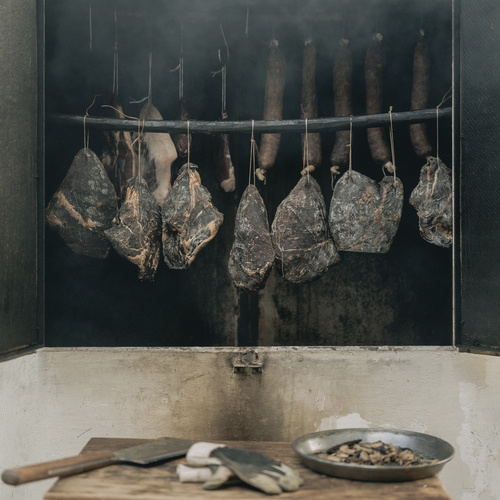 Hauseigener R&auml;ucherofen - Leckere hausger&auml;ucherte Schinken, Speck und Salami vom Wiedener Reh und Wildschwein.