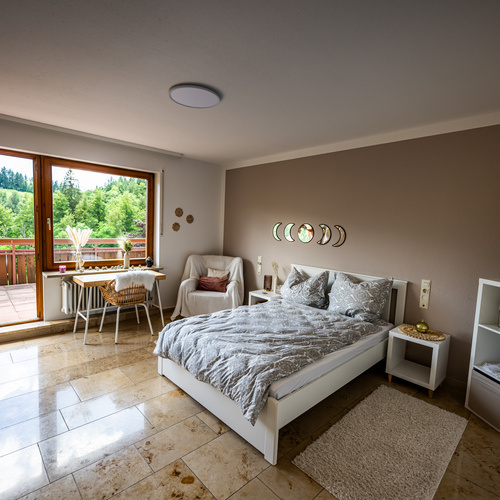 Schlafzimmer mit franz. Bett und Zugang zur Terrasse - Schlafzimmer mit franz. Bett und Zugang zur Terrasse -