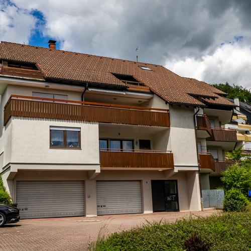 Außenansicht des Hauses, die Wohnung befindet sich in einem Mehrfamilienhaus im zweiten Stock mit großer Terrasse - Außenansicht des Hauses, die Wohnung befindet sich in einem Mehrfamilienhaus im zweiten Stock mit großer Terrasse -
