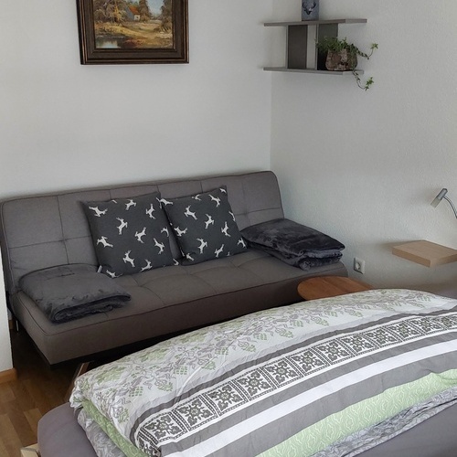 Im Schalfzimmer befindet sich eine Ausziehcouch, die von Kindern bis 12 Jahre mitgenutzt werden kann. - Im Schalfzimmer befindet sich eine Ausziehcouch, die von Kindern bis 12 Jahre mitgenutzt werden kann. -