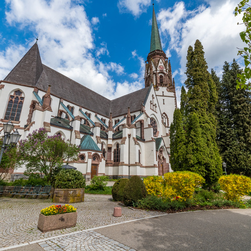 Die Kirche Maria Himmelfahrt im Stadtzentrum von Schönau, eine Geminute entfernt. - Die Kirche Maria Himmelfahrt im Stadtzentrum von Schönau, eine Geminute entfernt. -